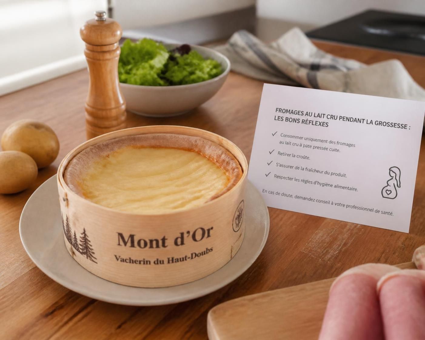 découvrez les risques liés à la consommation de mont d’or au fromage cru pendant la grossesse et les précautions à prendre pour protéger la santé de la femme enceinte et du bébé.